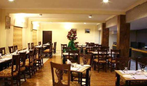 Sarovar Portico Badrinath Hotel Joshīmath Étterem fotó